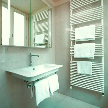 Magnifique 4 Bedrooms Musee Grevin *