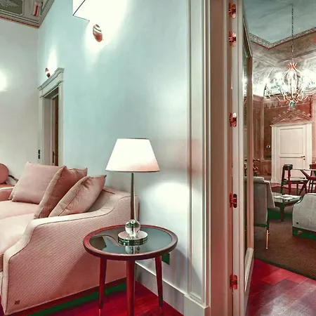 Magnifique 4 Bedrooms Musee Grevin